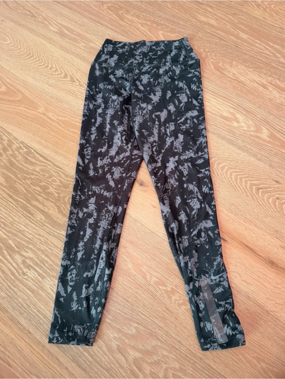NWOT Nike Black & Gray Printed Womens' Athletic Leggings